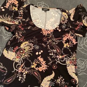 Short swing dress with angel style shirt sleeve